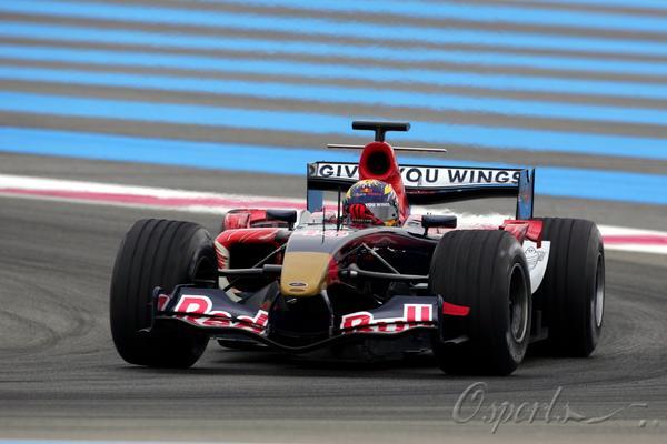 红牛二队险胜索伯车队，拉塞尔扛起全队