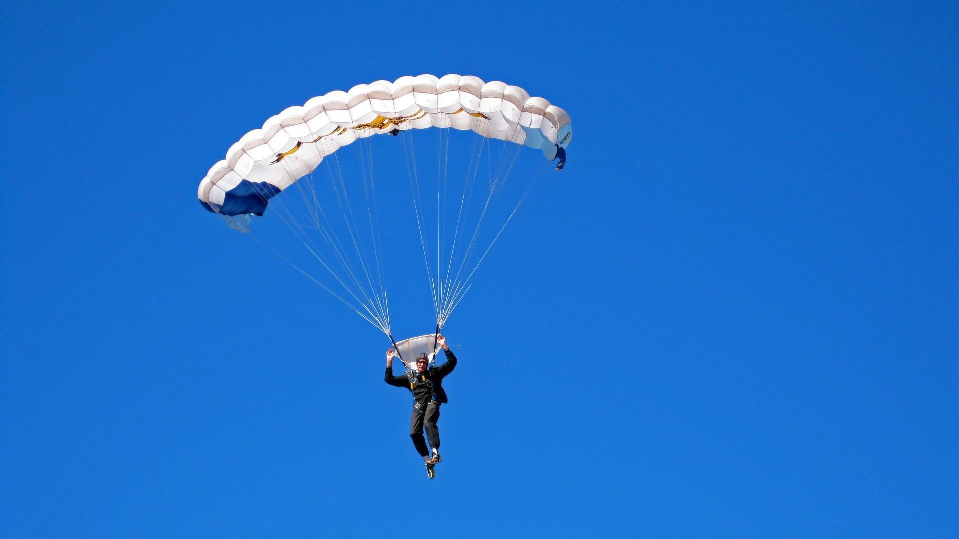 开云体育入口-德甲争冠战惊心动魄，巴拉圭爆冷美国，足球世界的不确定性魅力